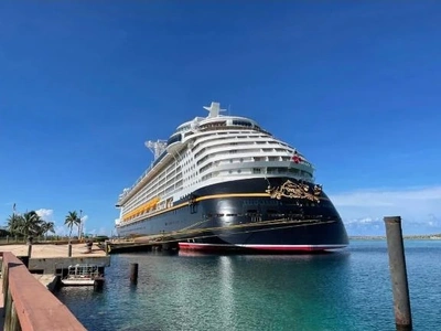 「ディズニーアドベンチャー、寄港」❗️