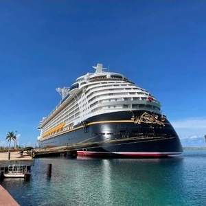 「ディズニーアドベンチャー、寄港」❗️