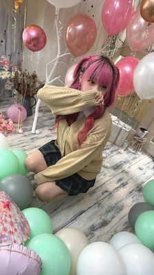 制服で近くに寄られたら、どんな反応しちゃうと思う？