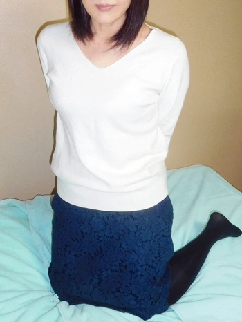 清楚で敏感な体の美人妻を電マでイカセ放題・発射無制限☆60分9,999円!!(予約も指名も無料)