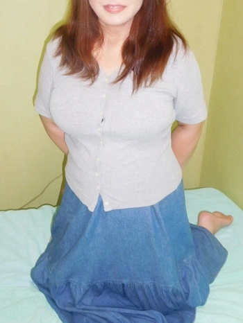 敏感でイキまくってしまう美人妻と絶頂プレイ♪電マ付き60分9,999円(予約も指名も無料)