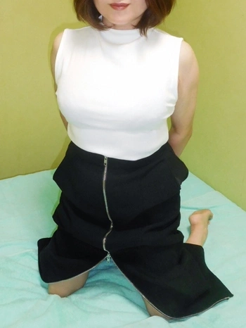 エッチで美味しい体の美人妻を電マやバイブでイカセまくり♪60分9,999円!!