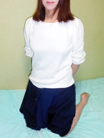 清楚で敏感な体の美人妻を電マでイカセ放題・発射無制限☆60分9,999円!!(予約も指名も無料)