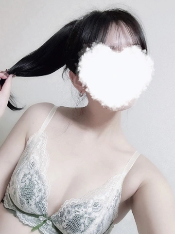 可愛い子が手抜きしないでお口で抜きます