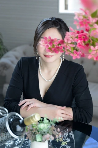 きめ細やかな柔肌は言葉にならない美しさ【美人妻専科】