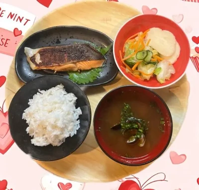 ご飯、食べてますよ。