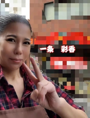 お昼のメイクは薄めなのです。。。