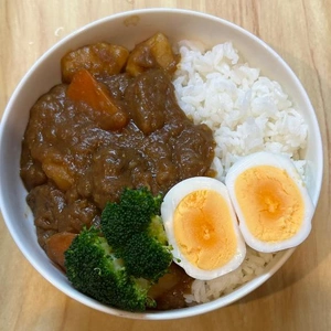 あやか、もぐもぐ。。。