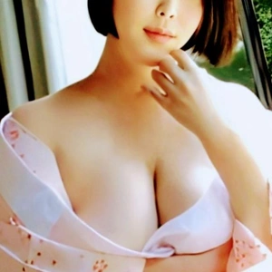 ?コスプレ姿で…??