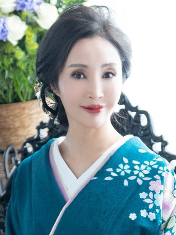 白鳥麗子