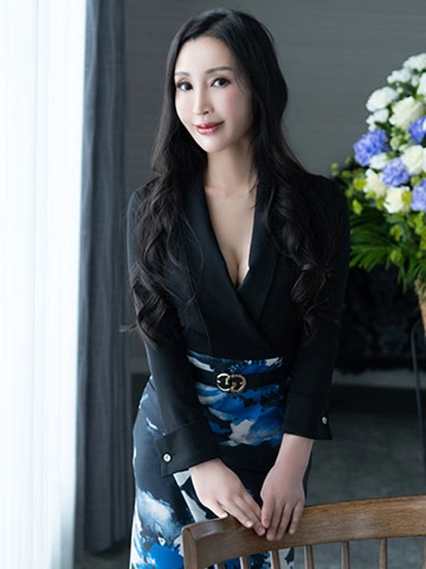 白鳥麗子