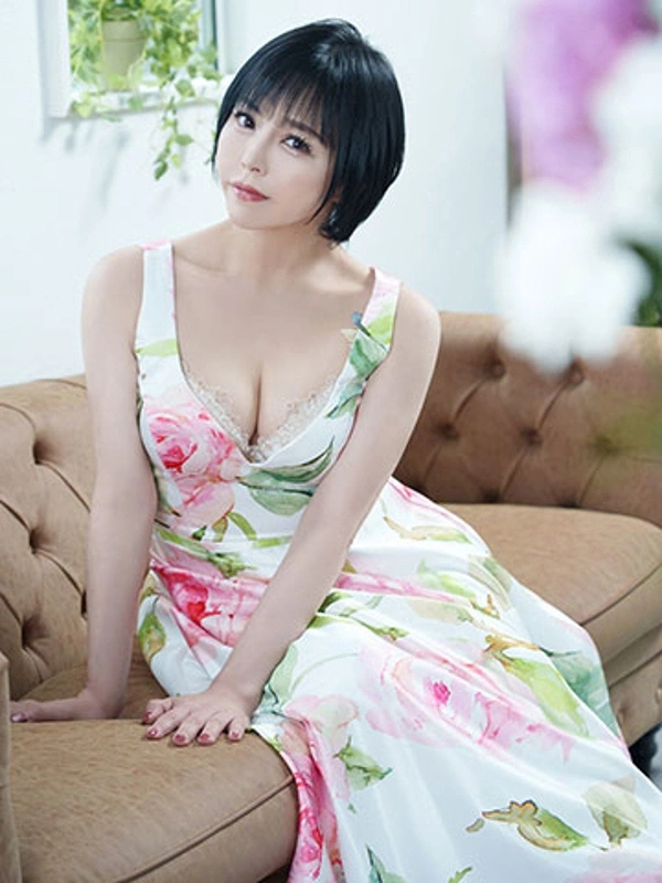 白雪由夏