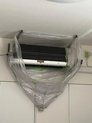 エアコンお掃除中