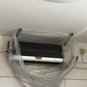 エアコンお掃除中