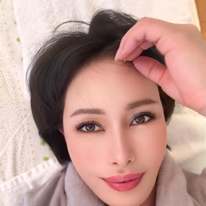 メイク完了後に……