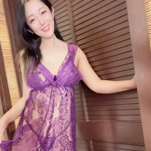 「バックハグから始まる幸せな物語」