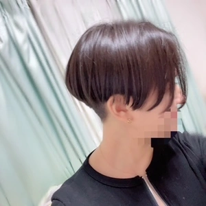 すっごくすっごく髪の毛短くなった！！　これからマフラー巻き巻きするから嬉しいな☺️