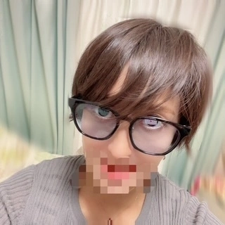 サングラス外したら　吹き出しちゃうほど　あどけない目をしてる　あいつに弱いの