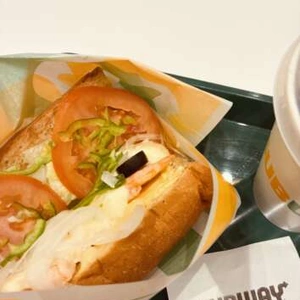 SUBWAYでは寂しさトッピングでかぶりつくのが熟女です❤️