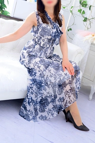 淫らな陰部を！上品でチャーミングな美魔女・ご希望場所にお伺いします