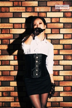 響女王様・吊り緊縛・メディカルプレイ・嘔吐プレイがお得意なスレンダー長身女王様です！