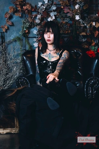 凰花女王様・黄金・リンチ・フェチプレイがお得意です!