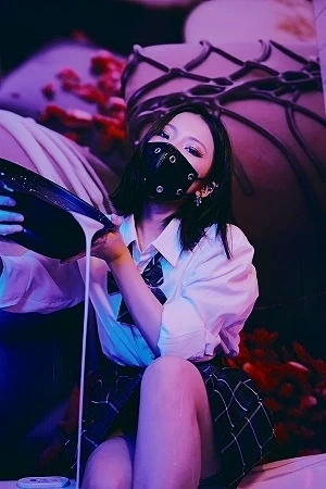 姫女王様・SMオタク、屈辱の神！スタイル抜群の美形女王様です。