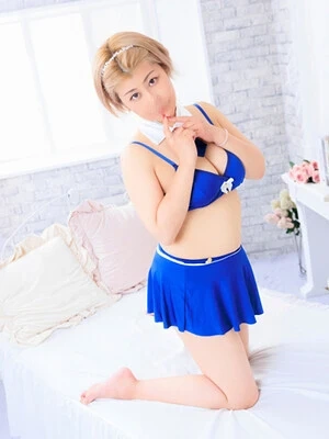 茜