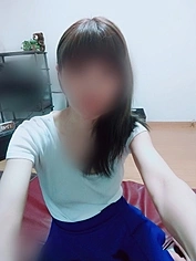 人気沸騰中！清楚な中に誠実さと気品さを合わせ持つ超スレンダー美脚美形奥様の美香
