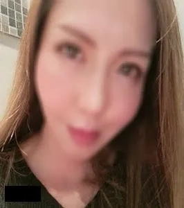 コンビニ売り女性フアッション雑誌から抜け出てきたかのような正統派スタイルのなな