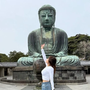 鎌倉大仏は想像よりこぶりだった。？ん？敷地内が狭いからそう感じたのか。🥶