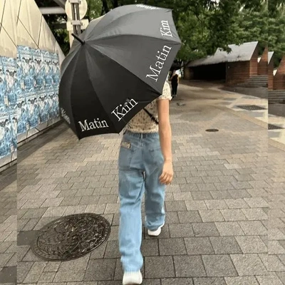 一日☔️だから😒雨やどりに来てくださいね🙃