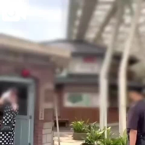 お巡りさんと同じ動き（敬礼）出来たら...いい人👍