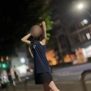 夜のお散歩は気持ちがよい🌃。