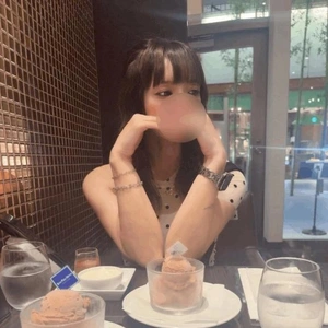 暑い時はアイス🍨が食べたくなるの💛🤭