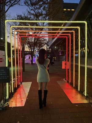 ネオンがそこにあると?つい撮りたくなる人👋