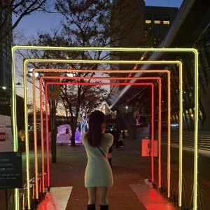 ネオンがそこにあると？つい撮りたくなる人👋