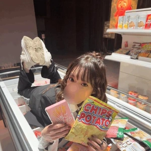 冷蔵庫の隙間には..たくさん。