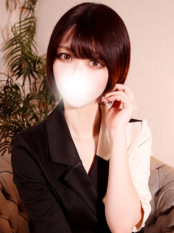 美月なぎさ