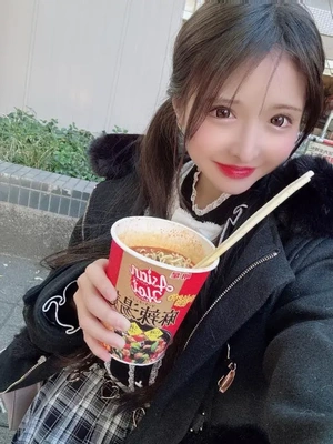 公園でカップ麺を啜る?