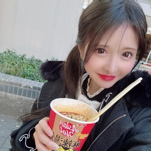 公園でカップ麺を啜る?