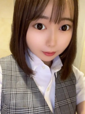??スーツの下は秘密に隠されたものばかり…???