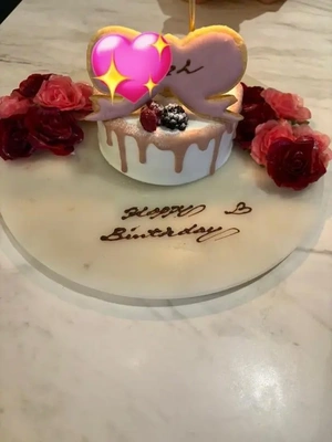 リボンケーキとブーケサラダ