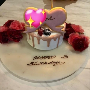 リボンケーキとブーケサラダ