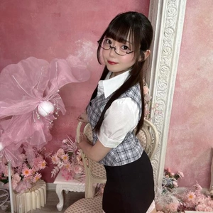 眼鏡をかけた例のあの子と…