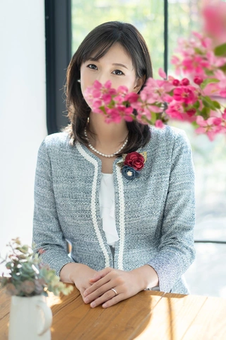 気品と色気を併せ持つ大人の女性 堪能してください『美人妻』