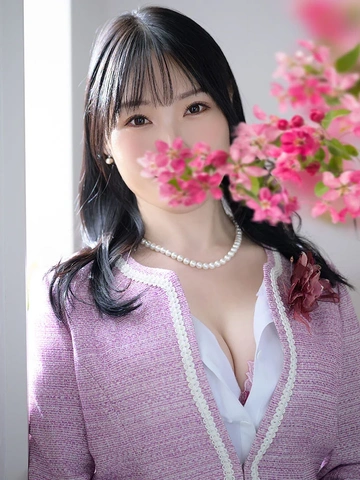 視線を奪う美の黄金比、豊かなバストに包まれ法悦の世界へ