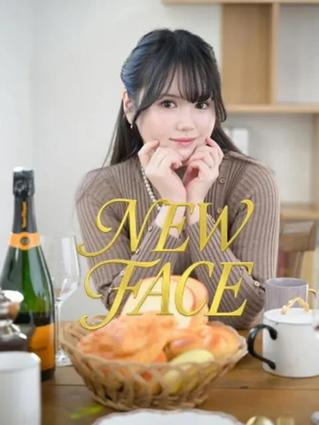 透き通るような色白肌と、思わず守りたくなる可憐な微笑み