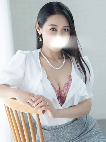 深窓の令嬢を思わせる気品漂う佇まいに楚々とした美しさは必見