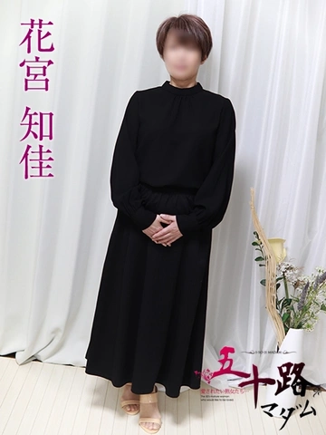 小顔でシュートカットが良くお似合いのマダムさん！